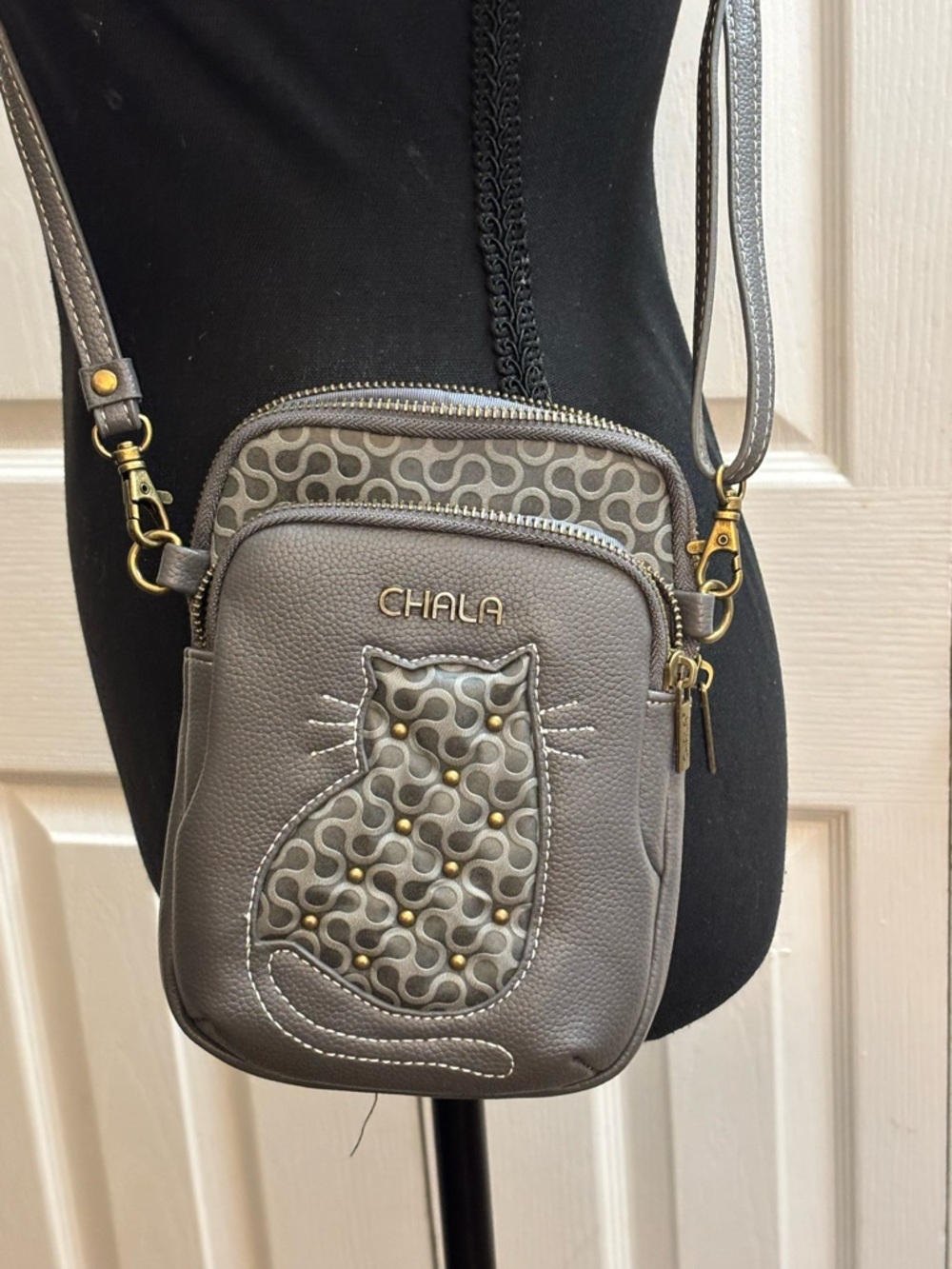 Chala Taupe Gray Cat Crossbody Bag